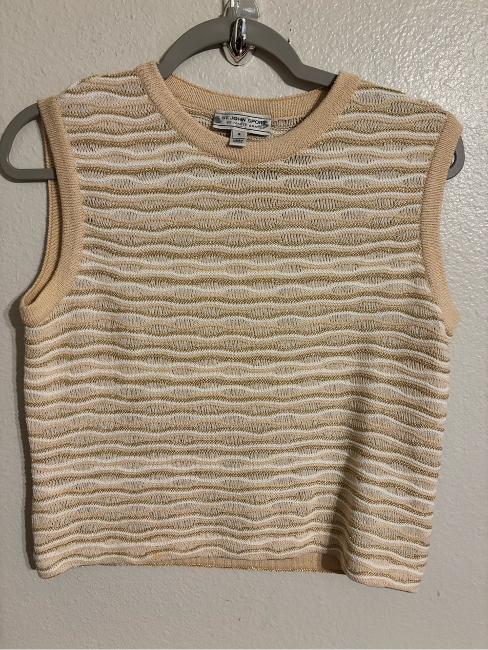 St. John Sport by Marie Gray Cream & White Wavy Knit Tank